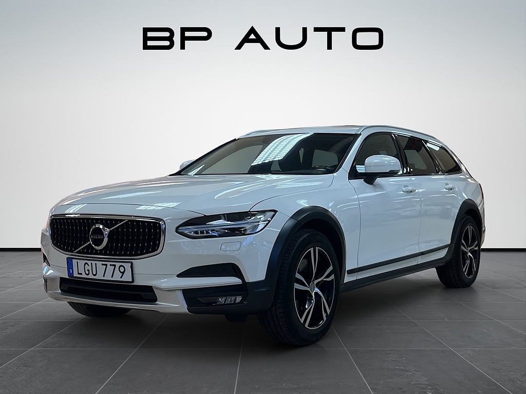 Volvo V90 Cross Country D4 AWD Momentum Drag Värmare VOC PDC Nyservad 190hk