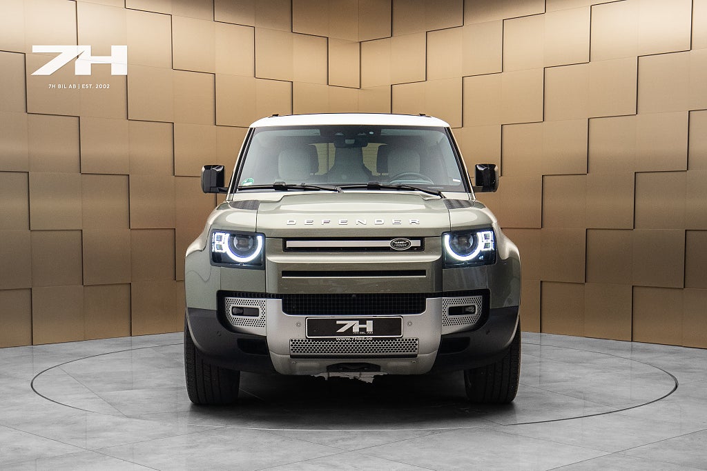Land Rover Defender 90 D300 / Drag / Luftfjädring / Meridian® / Pano / Värm