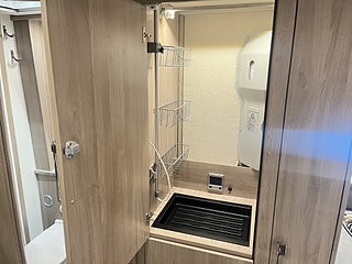 Husbil-halvintegrerad Kabe ROYAL 780 LXL 24 av 31