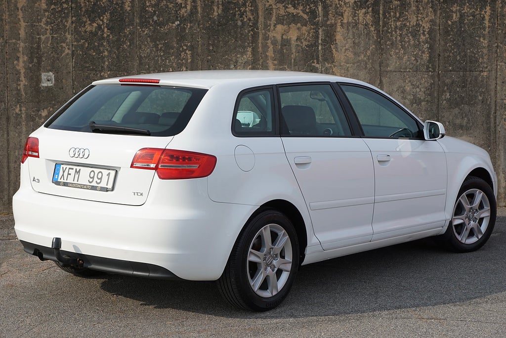 Audi A3 Sportback 2.0 TDI 140hk|Drag|1311kr Årskatt|S/V-hjul|