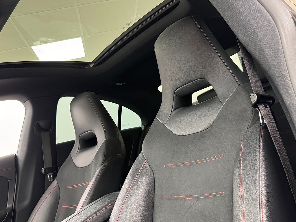 Mercedes-Benz CLA 200d 4WD AMG Panorama Ambient Burmester Välutr bild 7