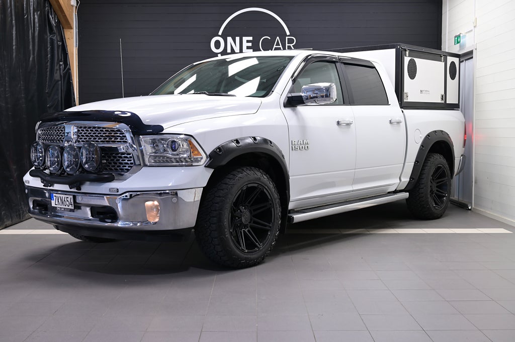 RAM 1500 5.7 V8 HEMI 4x4 MOMS Hundkåpa Luftfjädring 395hk