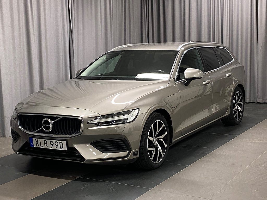 Volvo V60 Recharge T6 AWD Momentum Kamera Värmare Drag