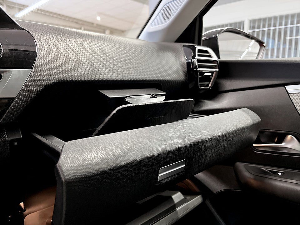 Bild på Citroën e-C4X Shine Exclusive 50 kWh Aut B-KAMERA PANO ELSTOL 136hk