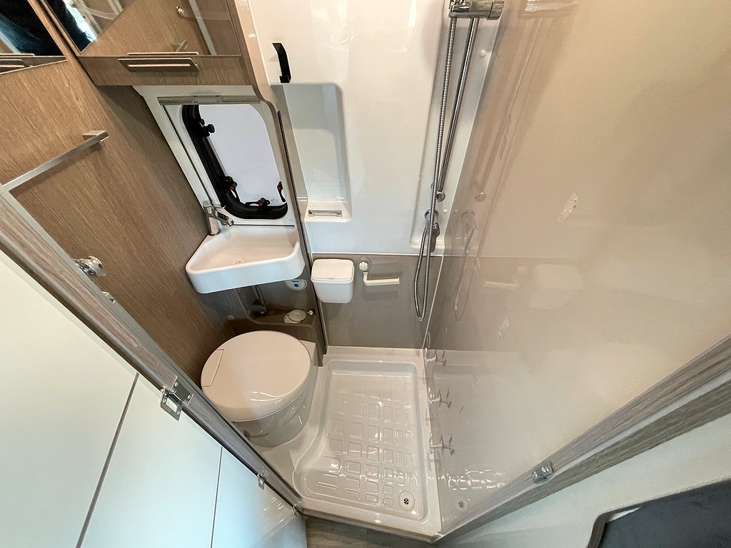 CHALLENGER Van 114 / B-körkort / Våningssäng / Under 6m - CHALLENGER