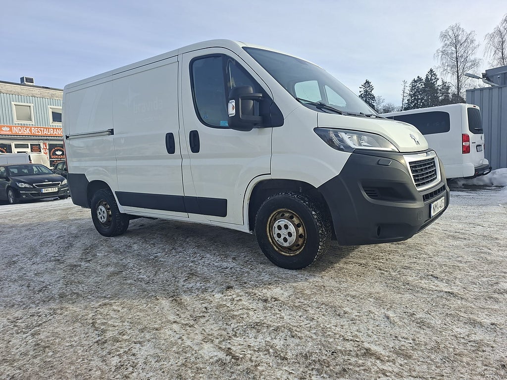 Peugeot Boxer Van 330 2.0 BlueHDi Leasingsbar 3 sits DragkrokEuro 6