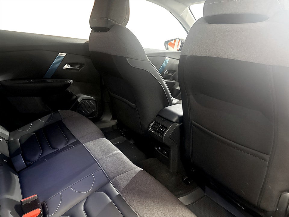Bild på Citroën e-C4 Shine 50kWh 136hk Aut B-KAMERA CARPLAY KEYLESS