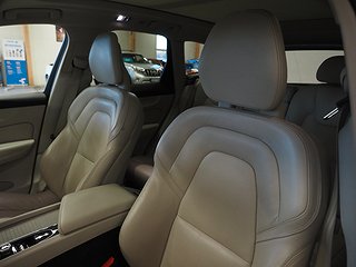 SUV Volvo XC60 18 av 26