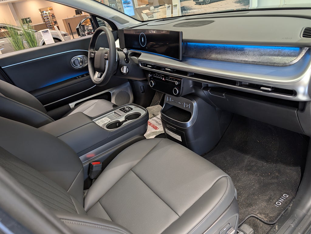 Hyundai IONIQ 9 Essential 110 kWh *KAMPANJ* thumbnail