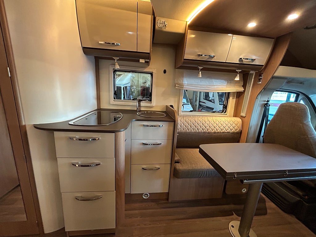 Bürstner Lyseo T 736 / Taksäng / Elpatron / Duo-control - Bürstner