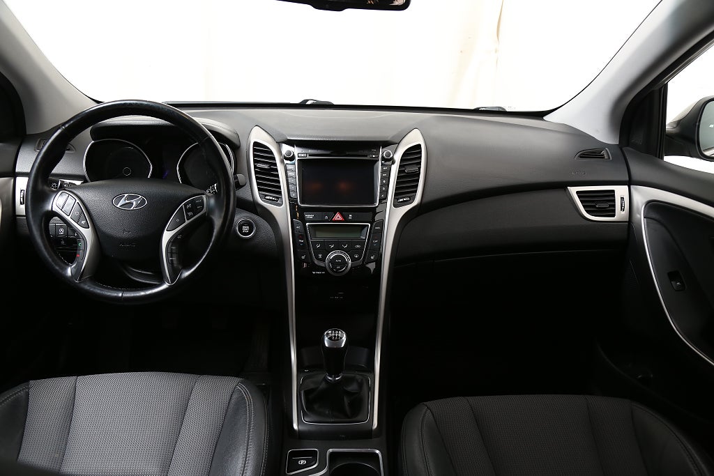 Hyundai i30 1,6 GDI 135hk Premium Kombi Kamera Keyless Navi Drag 2017