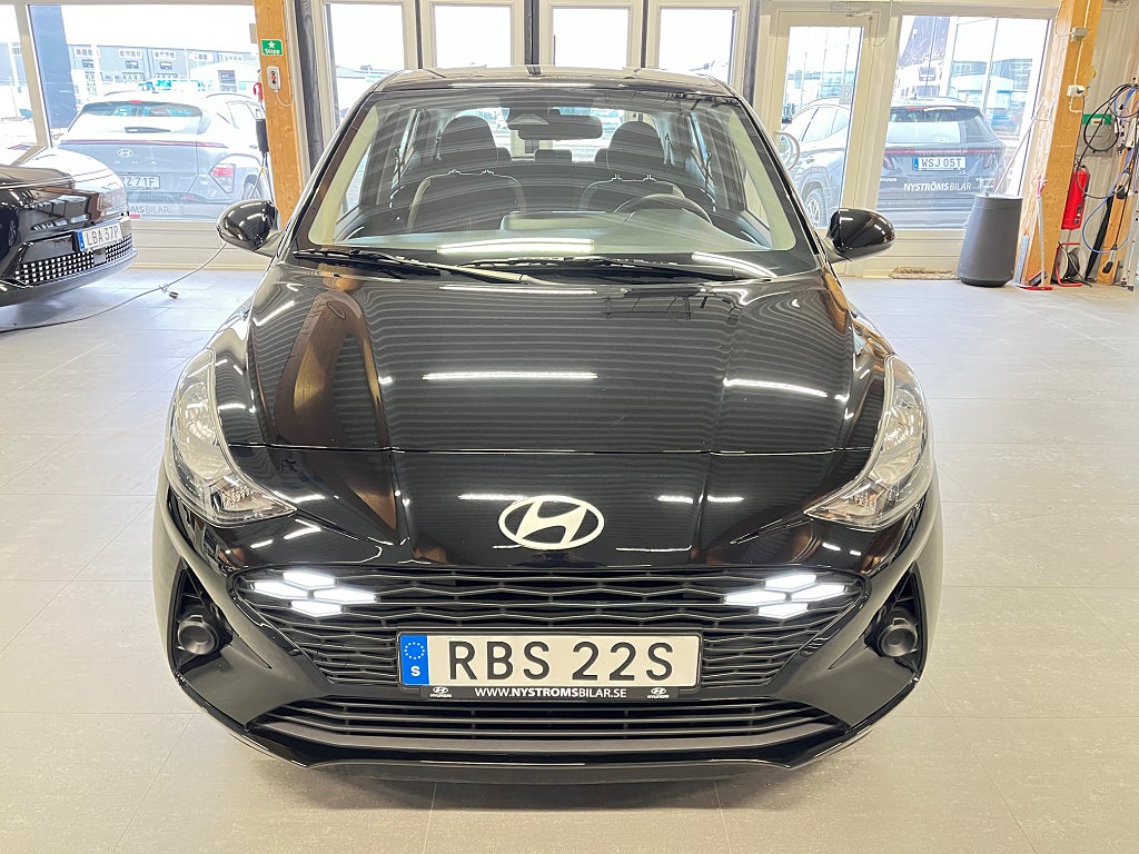 Hyundai i10 1.0 Man / V-hjul/ Kamera/ P-Sensor/ Rattvärme/ CarPlay thumbnail