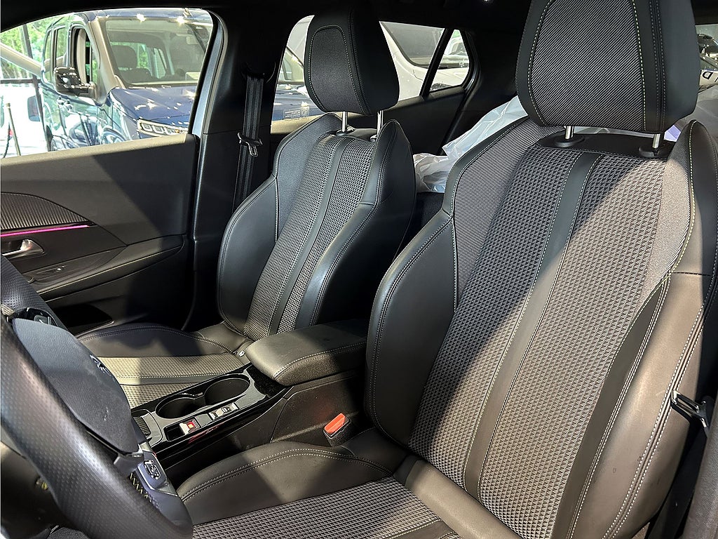 Bild på Peugeot 2008 GT 1.2 PT 130hk Aut - BACKKAMERA