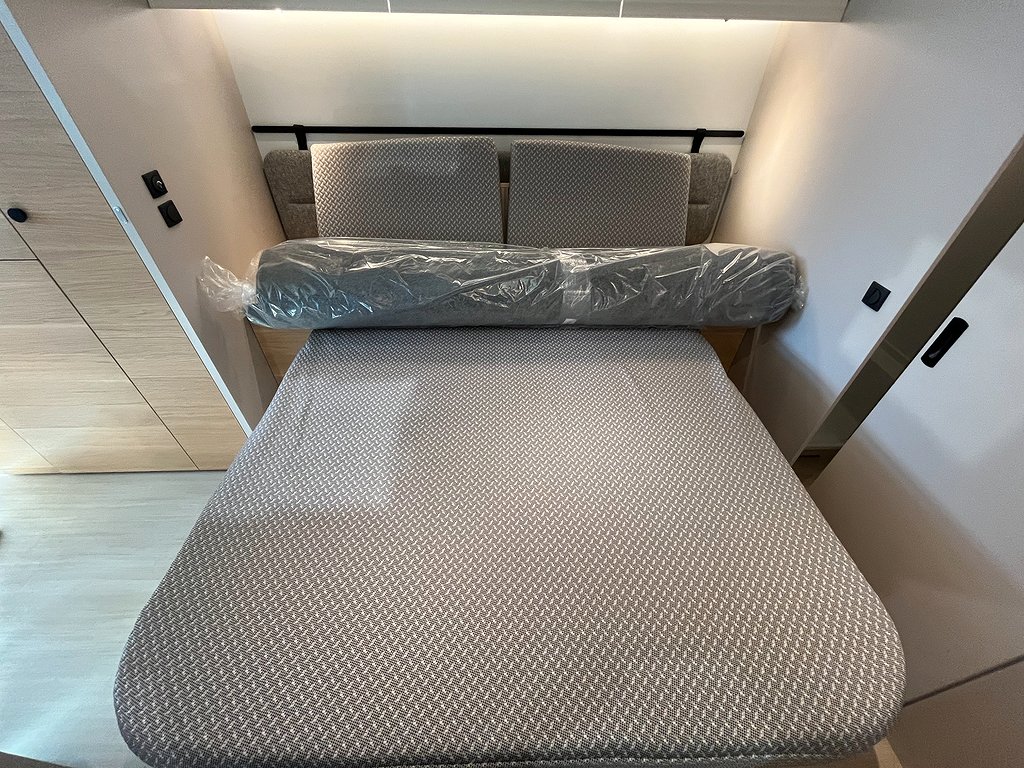 Adria Adora 613 UT /ALDE / Queens-bed på tvären / Badrum bak - Adria