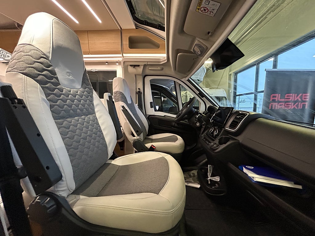 Adria Matrix 670 SL 60 Y /B-körkort/Taksäng/Automat/5 bältad - Adria