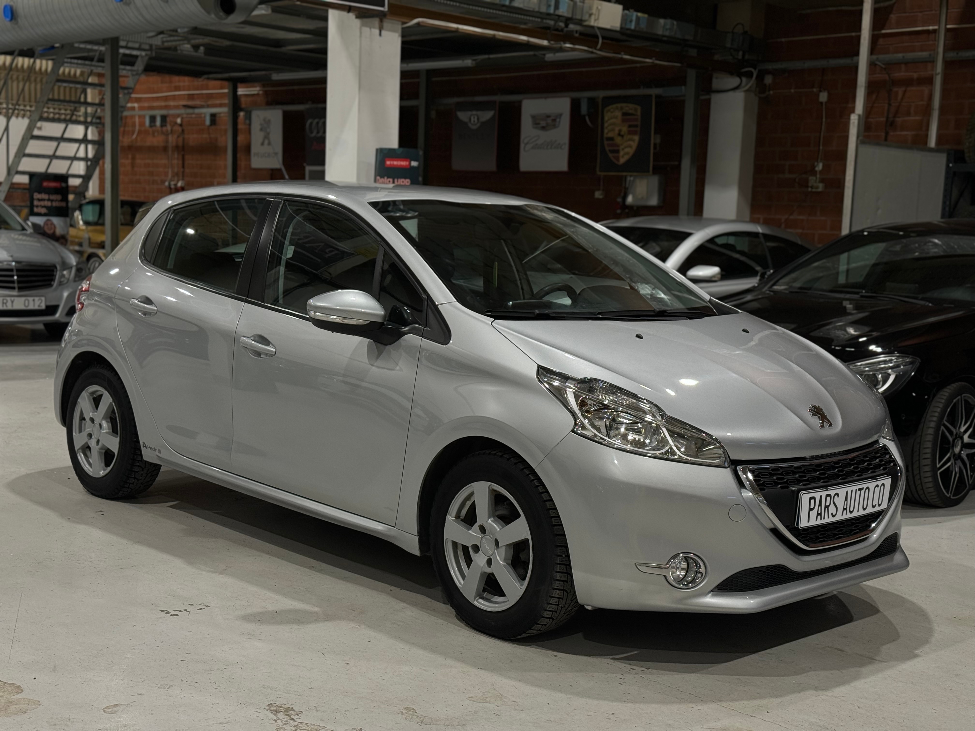 Peugeot 208 2014, bild 2/45