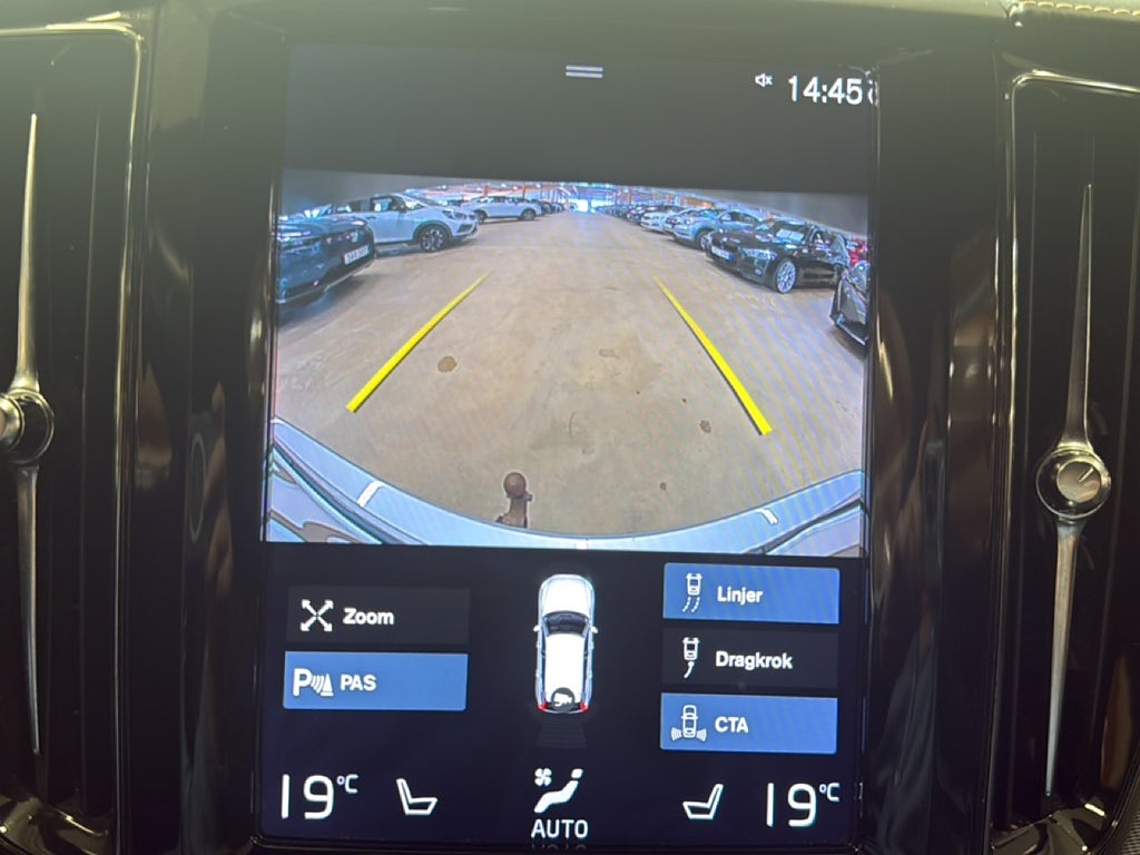 Volvo XC60 B4 AWD 197hk R-Design Geartronic Drag/Navi/Backkamera – bild 19