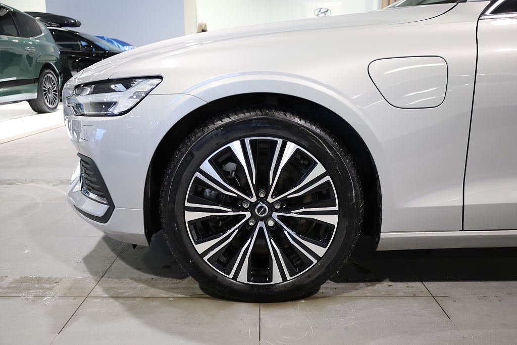 Volvo V60 Recharge T6 350hk AWD Core Edition Aut Drag Leasbar 2023