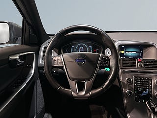 Volvo XC60 D4 AWD Classic Momentum Drag Pvärm Pano Kamera GPS SoV – bild 9