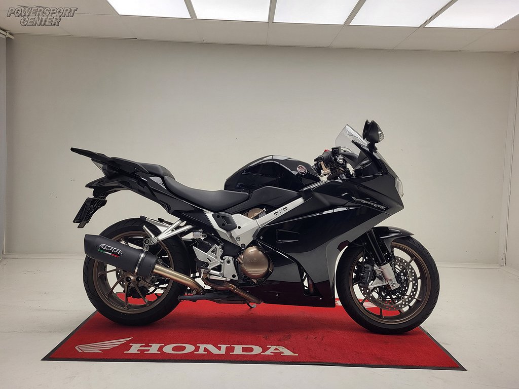 Honda VFR800F *Ränta 3,95% utan kontantinsats!*