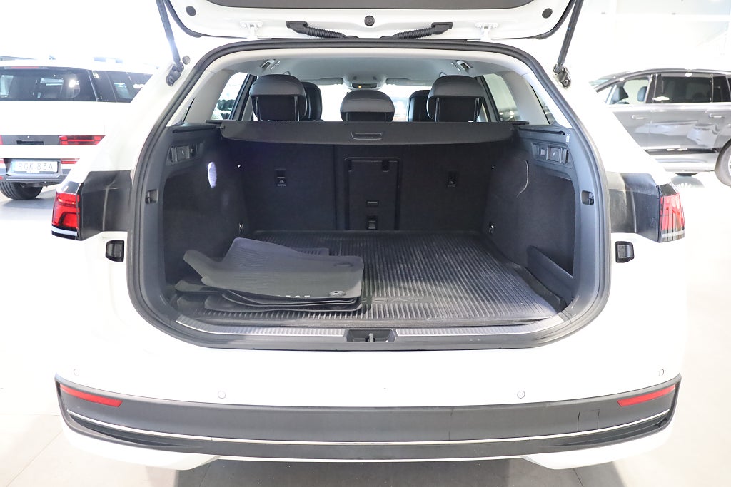 Volkswagen Passat Sportscombi 1.5 eTSI AUT Business Drag Värmare Massage 2025