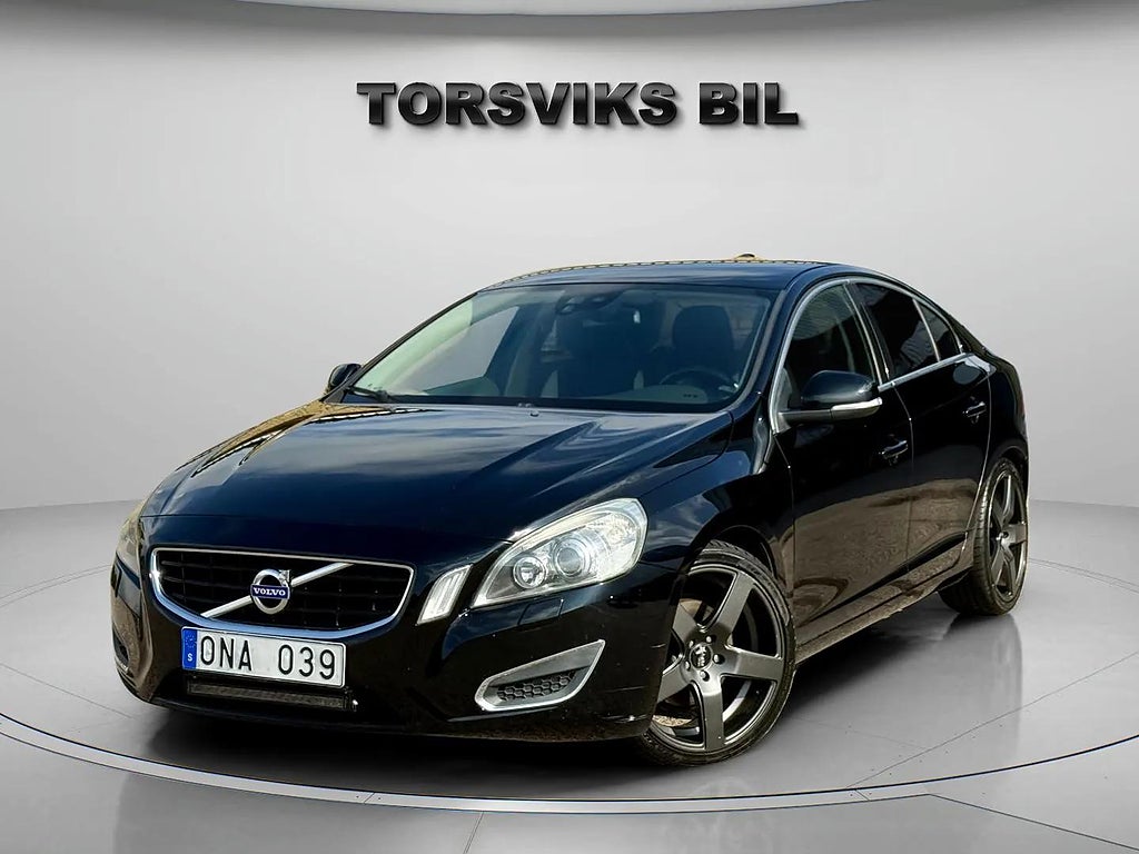 Volvo S60 D3 Momentum R-Design look  225 hk 19" Välvårdad