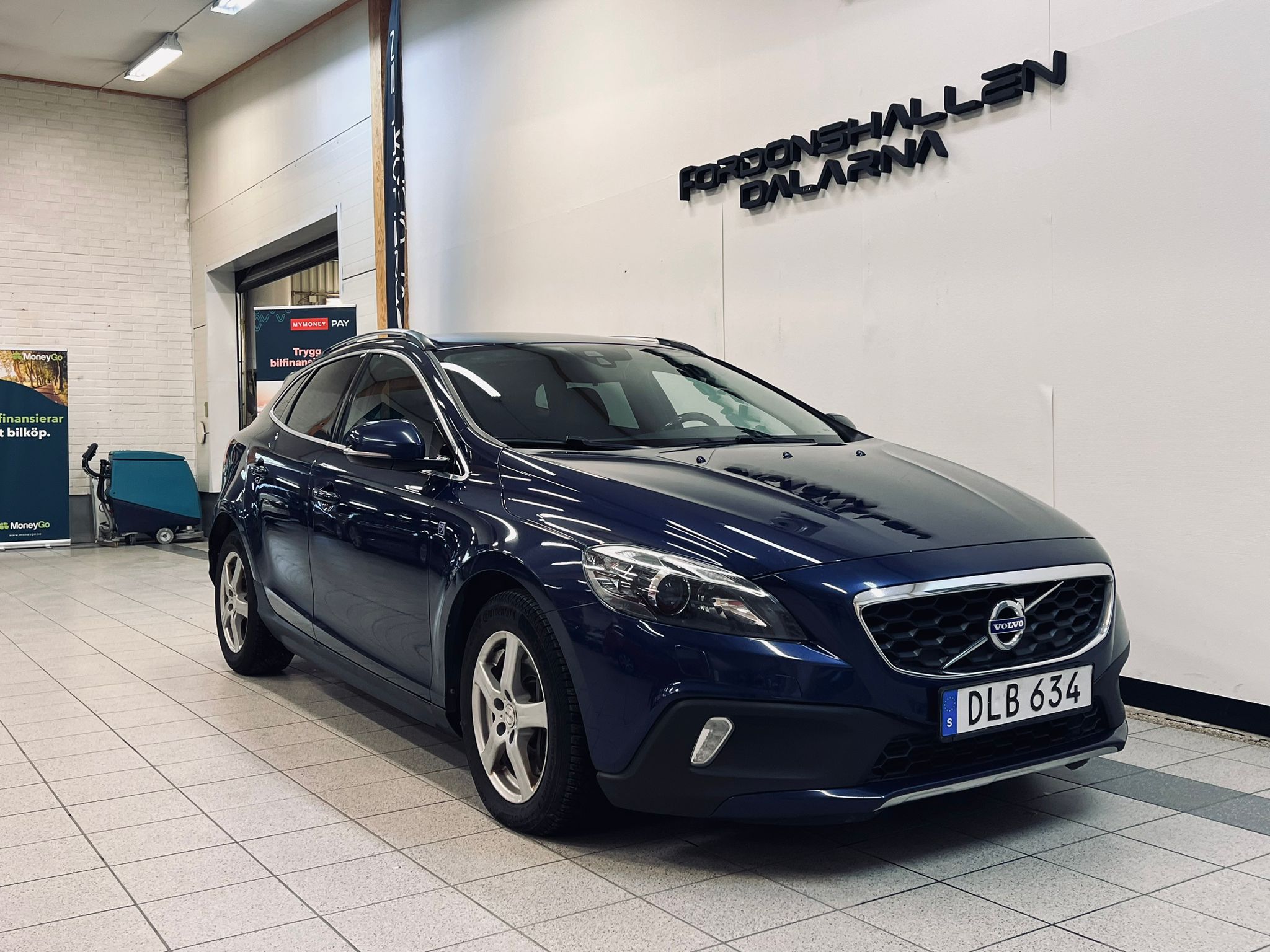 Volvo V40 Cross Country 2015, photo 3/45