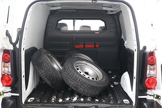 Transportbil - Skåp Peugeot Partner 13 av 13