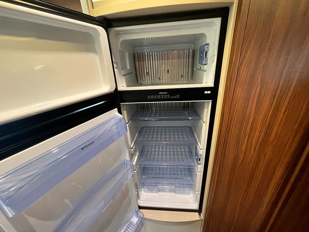 Adria Sonic Plus 700 SL / Automat 150hk / Solcell x2 / Ugn - Adria