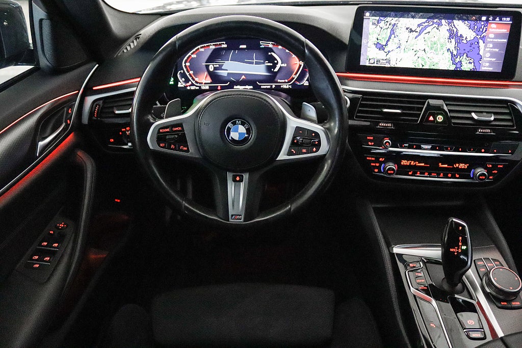 BMW 520 d xDrive Sedan M Sport Cockpit HiFi Drag Värmare