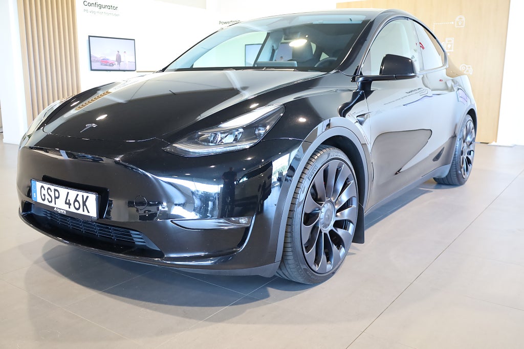 Tesla Model Y Performance AWD 534hk | Dragkrok | 2025