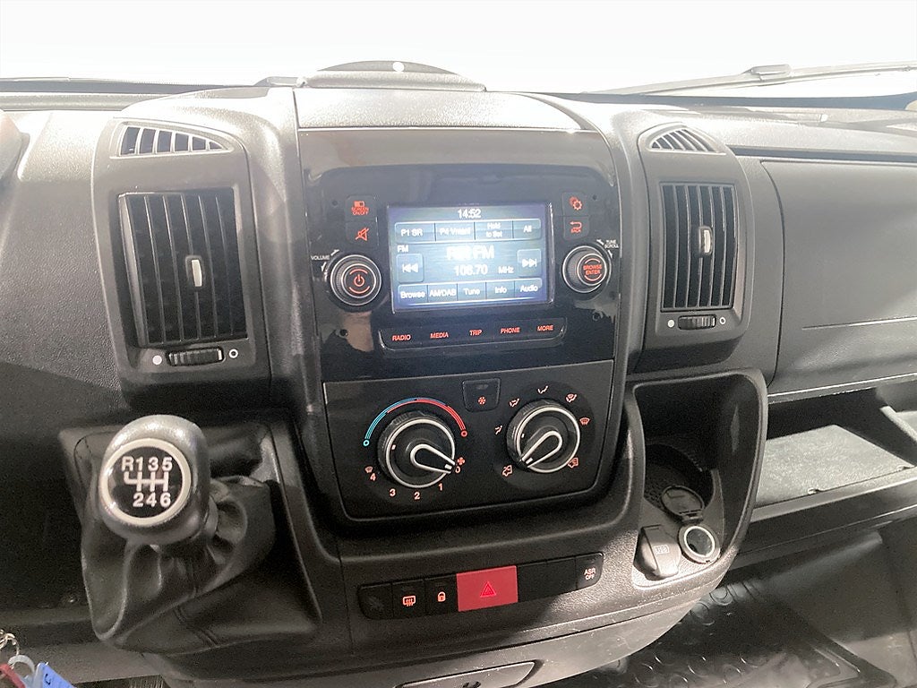 Bild på Peugeot Boxer PRO+ 2.2 BHDi 140hk L3H2 - B-KAMERA, DRAG