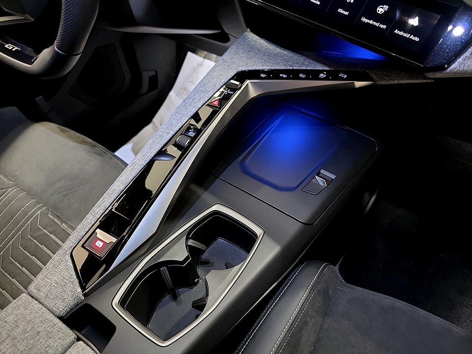 Bild på Peugeot E-5008 GT 214hk Aut - 7-SITS,B-KAMERA,DRAG