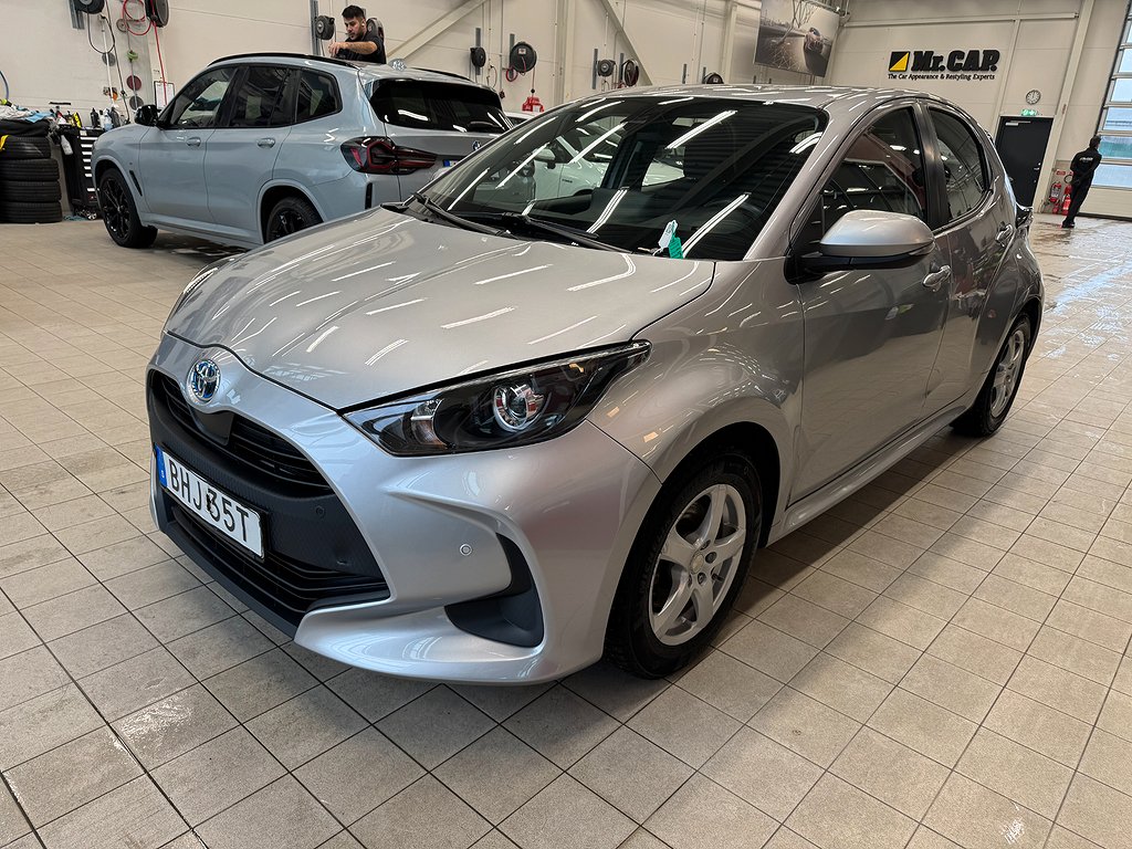 Toyota Yaris Hybrid CVT Active Backkamera Navi CarPlay Euro6