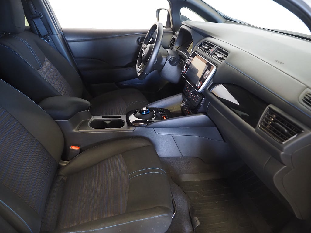 Nissan Leaf N-Connecta|40kWh|Värmepump|360 kamera 2023