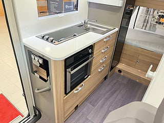 Husbil-alkov Adria CORAL XL 670 DK 16 av 29