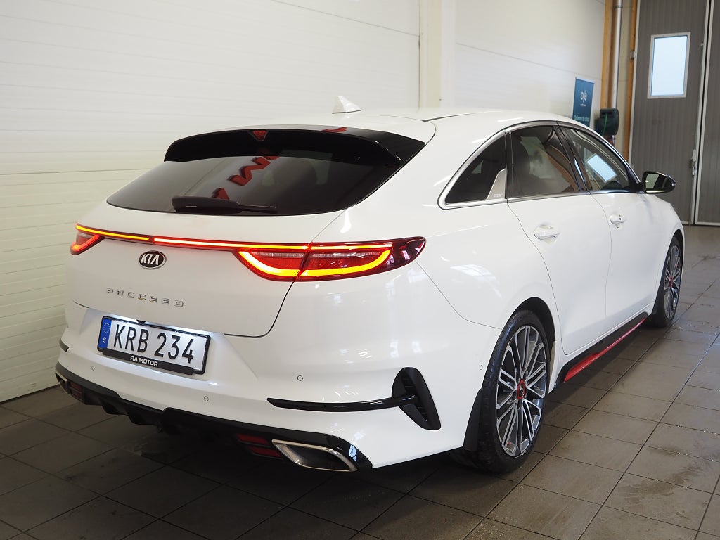 Kia ProCee'd GT 1.6 T-GDI DCT 204hk B-Kam GPS Drag JBL MVärm 2019