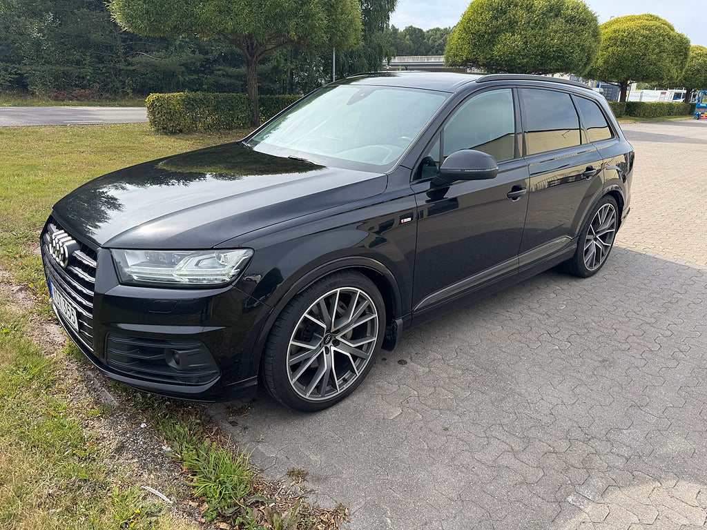 Audi Q7 7-Seater S line, Sport Edition