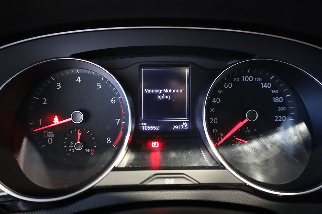 Volkswagen Passat 1,5 TSI R-Line Sportscombi Aut Drag Värmare Kamera 2020