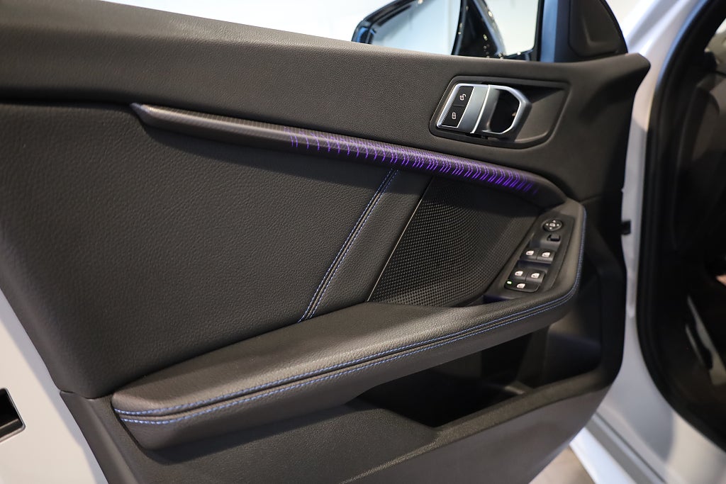 BMW 118I Steptronic M Sport Navi PDC CarPlay Rattvärme Laptimer 2022