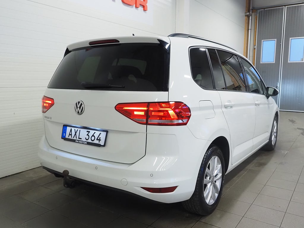 Volkswagen Touran 7-sits 1.2 TSI 110hk Kamera Drag Carplay 2018
