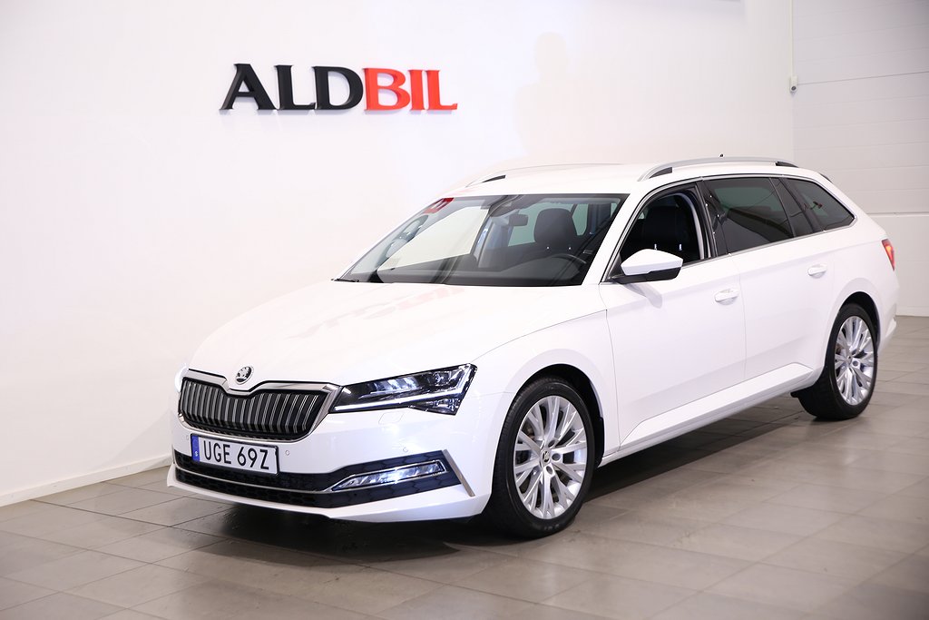 Skoda Superb iV 218hk Plug-in Hybrid Style DSG / Dragpkt / Värmare / Läder