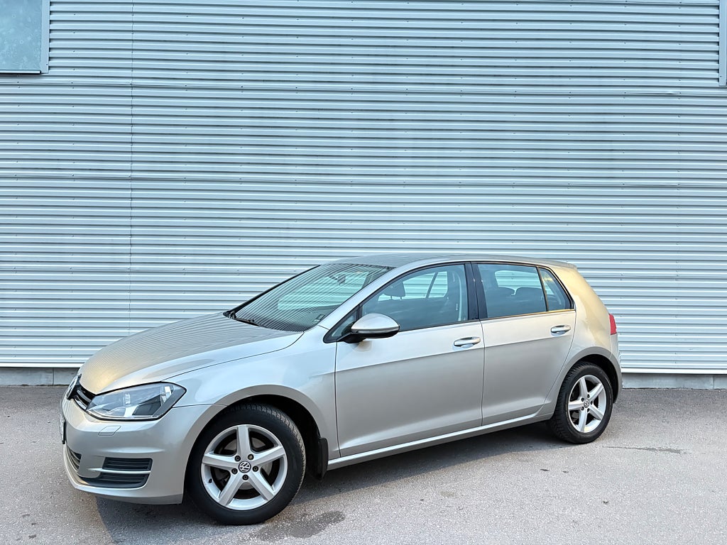 Volkswagen Golf 5-dörrar 1.2 TSI Base / Carplay / Ny Servad / 110HK 