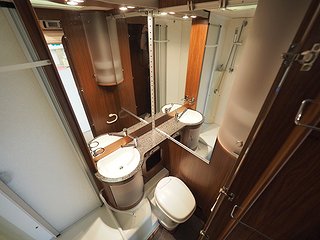 Husbil-halvintegrerad Hymer T 674 SL 17 av 19