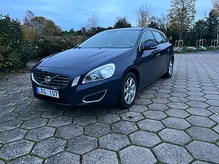 Volvo V60 D3 Momentum Euro 5,Dragkrok,Ny Kamrem