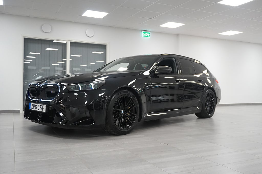 BMW M5 Touring 3,65% ränta Ultimate Package Keramiska Bowers Drag