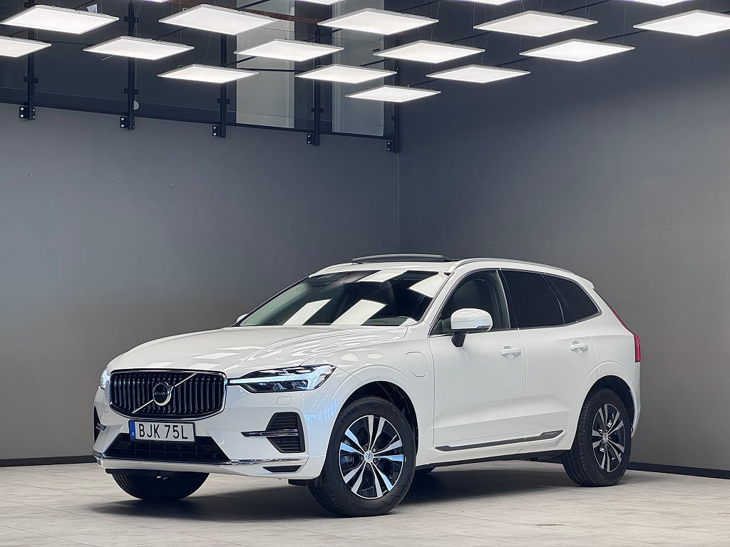 Volvo XC60 Recharge T6 AWD Geartronic / Läderklädsel / Pano / Drag