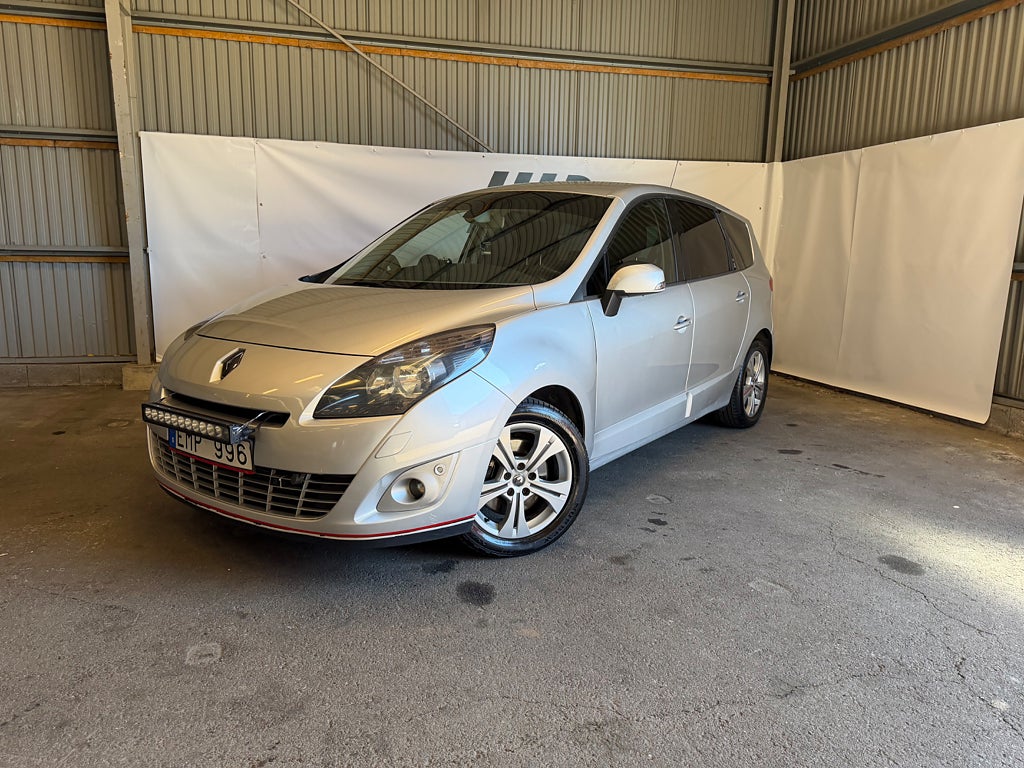 Renault Grand Scénic 2.0 dCi 7-sits Backkamera Dragkrok Navi Nyservad