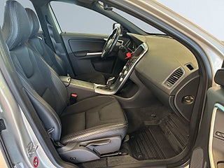 Volvo XC60 D4 AWD Classic Momentum Drag Pvärme Rattvärme S&V-däck – bild 10
