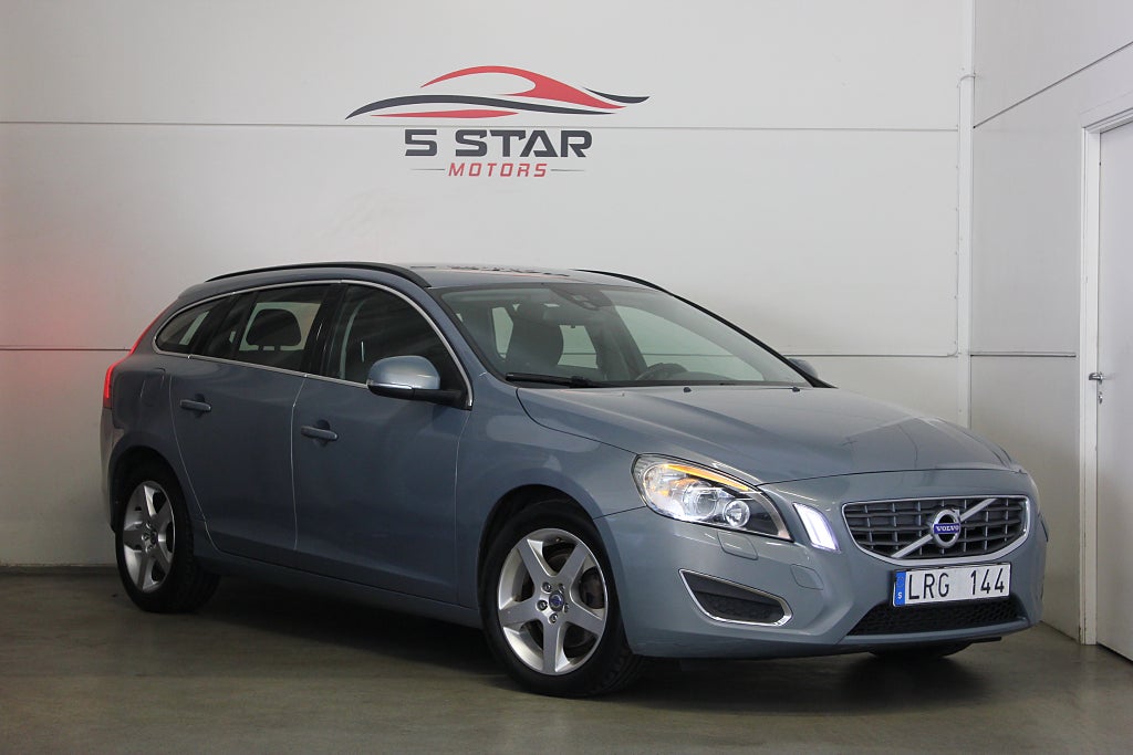Volvo V60 DRIVe Momentum Euro 5 Drag | P-sensor | Bluetooth